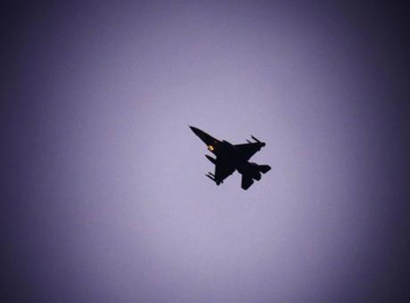 NATO uçakları acil koduyla havalandı! Sınırı geçen İHA düşürüldü