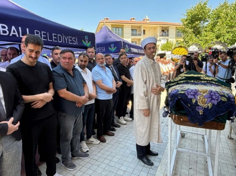 Ölümündeki iddialar gündem olmuştu: Irmak öğretmen memleketinde toprağa verildi... Cenazede yürek yakan anlar