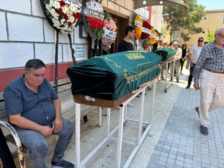 Ölümündeki iddialar gündem olmuştu: Irmak öğretmen memleketinde toprağa verildi... Cenazede yürek yakan anlar