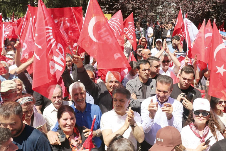 Özel, Gümüşhane’de halka seslendi… Yenilgiye alışanları geride bıraktık