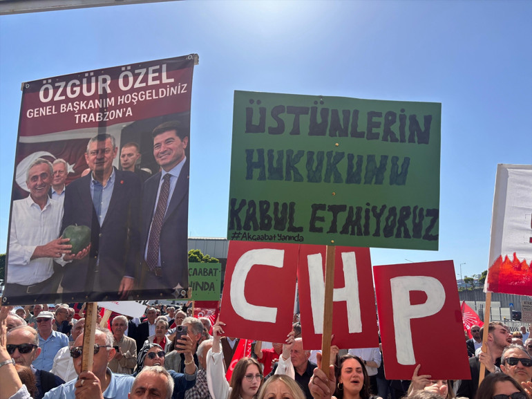 Özgür Özel Trabzonda konuştu: Siz bugün tarihin doğru tarafındasınız