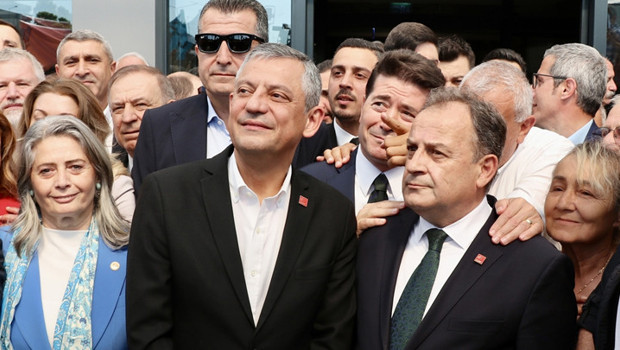 Özgür Özel Trabzon’da konuştu: Siz bugün tarihin doğru tarafındasınız