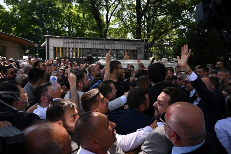 ‘Partiye yakışmıyor’ Kürsü gerilimi büyüyor Özgür Özelden Kılıçdaroğluna sert sözler