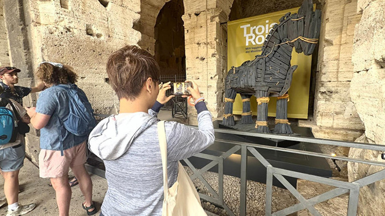 Romanın kalbi Kolezyumda Troyanın hikâyesi dünyayla buluştu: Troya, 221 eserle Kolezyumda
