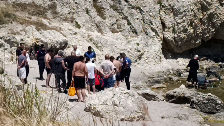 Şile'de boğulma tehlikesi geçiren kişiyi çevredekiler kurtardı! Hayati tehlikesi sürüyor 2 Şile'de boğulma tehlikesi geçiren kişiyi çevredekiler kurtardı! Hayati tehlikesi sürüyor
