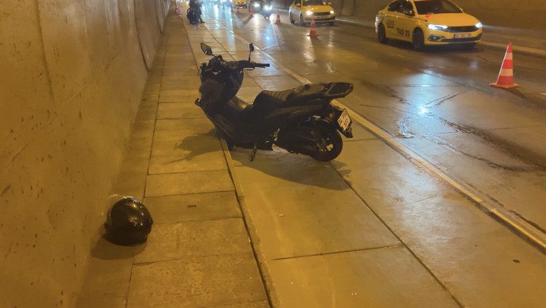 Şişlide tünele dökülen yağ kazaya neden oldu: 1i polis 3 yaralı