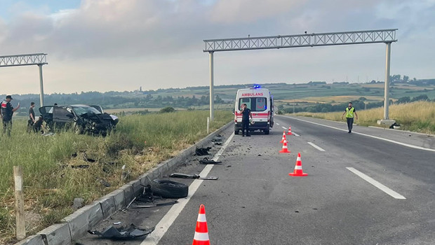 Tekirdağ’da iki otomobil çarpıştı! 8’i düzensiz göçmen 10 kişi yaralandı