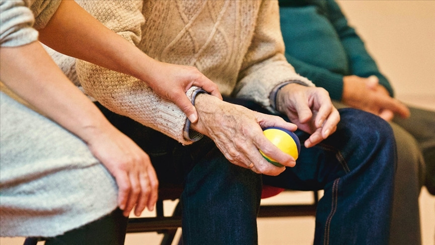 Uzmanlardan alzheimer uyarısı... İşte hastalık riskini yüzde 40 arttıran faktörler 2 Uzmanlardan alzheimer uyarısı... İşte hastalık riskini yüzde 40 arttıran faktörler