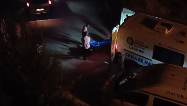 Antalyada maskeyle gelip Polis diye kapıyı çaldı: Eski sevgilisini vurup intihar etti