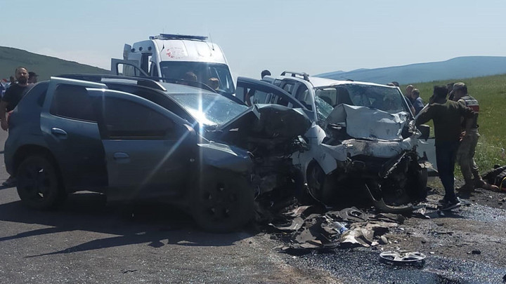 Ardahan'da zincirleme kaza: 3 kişi hayatını kaybetti, 4 kişi yaralandı
