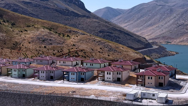 Bakan Kurum, Adıyaman’da inşa edilen köy evlerini paylaştı