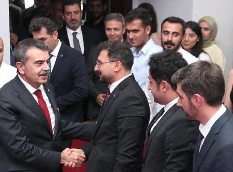 Bakan Tekin Erzurum Milli Eğitim Akademisindeki öğretmen adaylarıyla buluştu