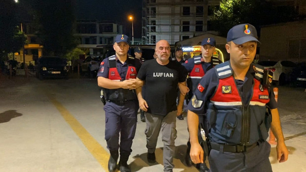 Bursa’daki uyuşturucu operasyonunda yönetmen Ezel Akay ve kardeşi gözaltına alındı