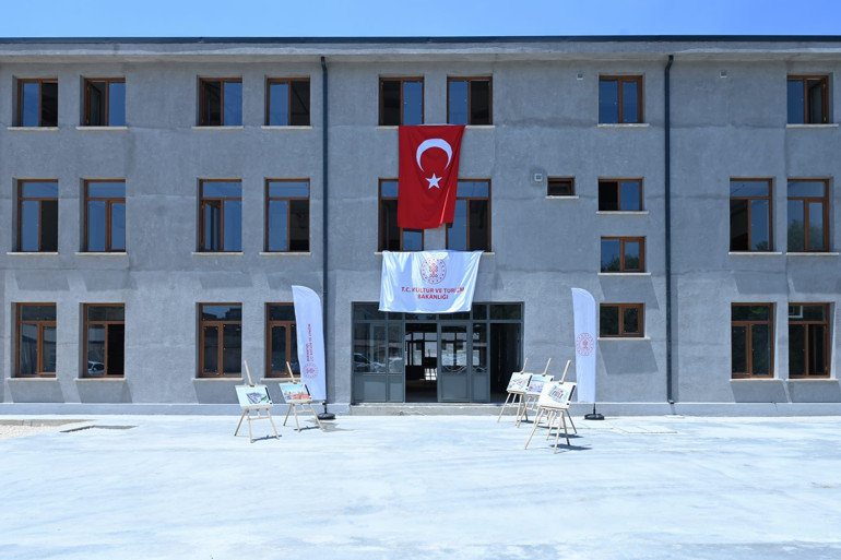 Cunta rejimin karanlık yüzü Diyarbakır Cezaevi kültür ve sanat adası oluyor Bakan Ersoy: Cunta dönemlerinin karanlığı unutturulmayacak