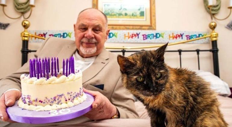 Dünyanın en yaşlı kedisi '146 yaşında'! 10 yıldır tek bir şey içiyor