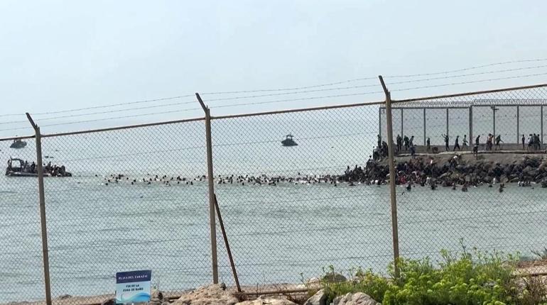 Fas-İspanya hattında göçmen krizi! Çok sayıda can kaybı var, bölgeye asker gönderiliyor 3 Fas-İspanya hattında göçmen krizi! Çok sayıda can kaybı var, bölgeye asker gönderiliyor