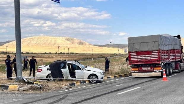 Feci kaza… Çankırı'da kamyon ile otomobil çarpıştı: 3 ölü, 2 yaralı