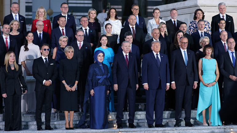 Fransa Cumhurbaşkanı Macron neden gözlük takıyor
