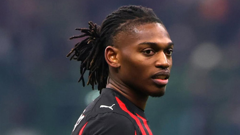 Galatasaray, Rafael Leao için serveti gözden çıkardı Portekizli futbolcu tatil için Türkiyeye geldi