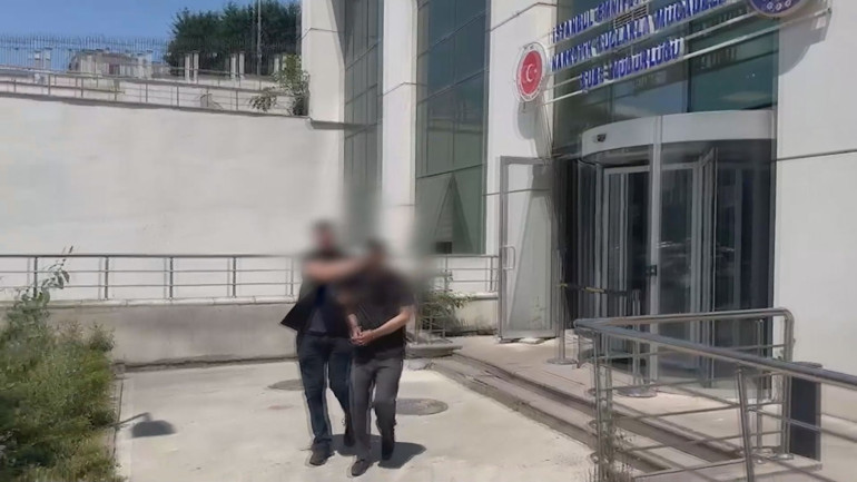 İstanbul Havalimanında şüpheli yürüyüş ele verdi: Midesinden 26 kapsül uyuşturucu çıktı