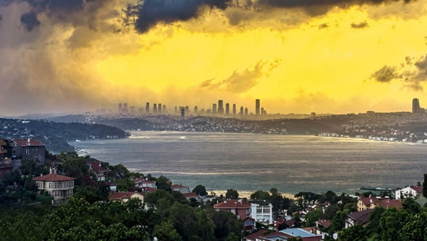 İstanbul’u fırtına vurdu