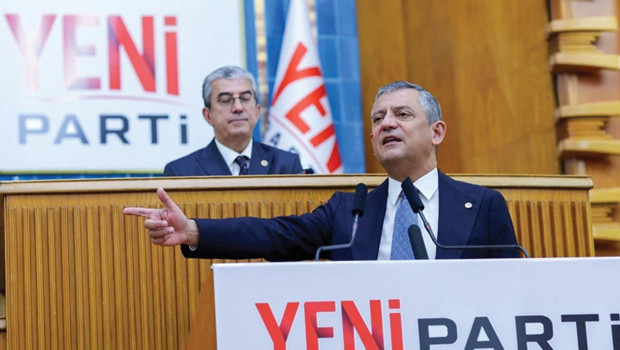 İzmir’de 14 CHP'li belediye başkanı ve 1 belediye başkan vekili Yeni Parti’ye geçti
