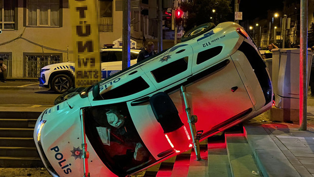 Kayseri’de otomobil ile çarpışan polis aracı devrildi: 3 yaralı