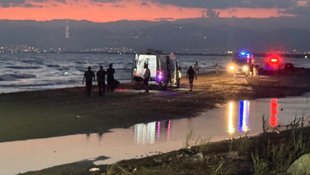 Mersin'de kahreden olay! Aynı aileden 5 kişi dalgalarla açığa sürüklendi... Can kaybı 4'e yükseldi