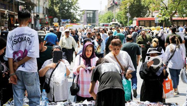 Savaşın gölgesinde hayat durdu… İranlılar mutsuz yorgun endişeli