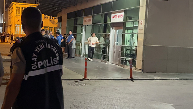 Silahla vurdukları kişiyi hastaneye bırakıp kaçtılar