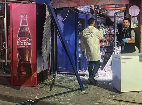 Sivas'ta iş yerinde klima gazı patlaması hasara yol açtı 2 Sivas'ta iş yerinde klima gazı patlaması hasara yol açtı