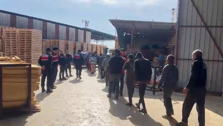 31 ilde jandarmadan göçmen kaçakçılığı operasyonu: 33 organizatör yakalandı
