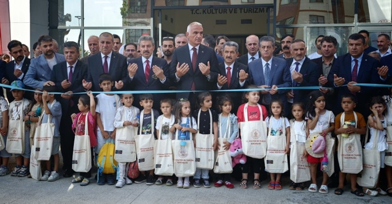 Bakan Ersoy: Kütüphaneleri üretim ve fırsat merkezlerine dönüştürüyoruz