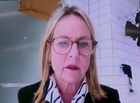 Belediye meclisi toplantısına banyodan bağlandı! Arkadaki detay herkesi şoke etti 2 Belediye meclisi toplantısına banyodan bağlandı! Arkadaki detay herkesi şoke etti