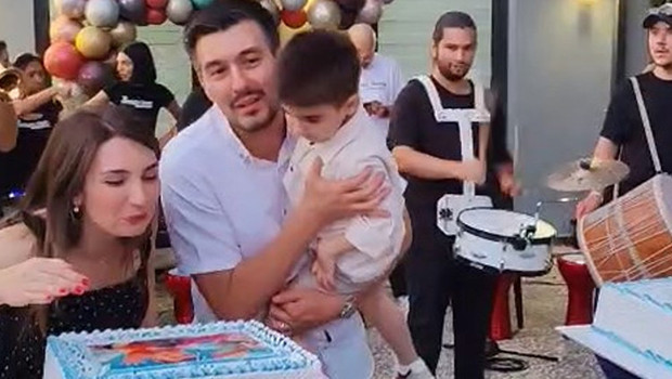 DMD hastası Kuzey Dubai’deki tedavisinin ardından sağlığına kavuştu: Balonlu kutlamayla yeni hayatına ‘merhaba’ dedi