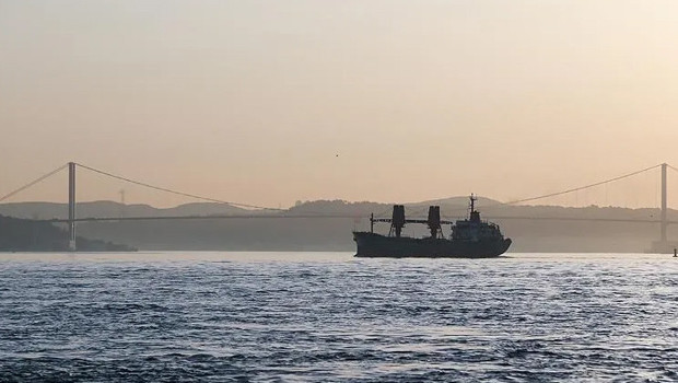 İstanbul Boğazı’nda gemi trafiği askıya alındı