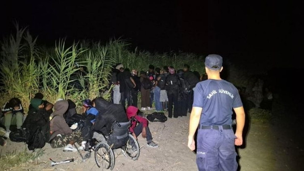 İzmir'de 62 düzensiz göçmen yakalandı