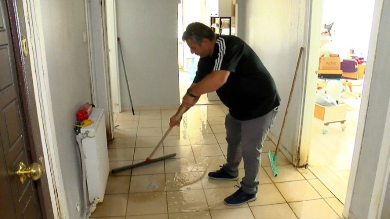 Komşu değil sanki düşman İnat etti, eve usta sokmuyor: Alt kattakilere aylardır kabusu yaşatıyor
