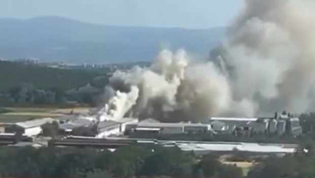 Tavuk çiftliğinde yangın: Ekipler müdahale ediyor