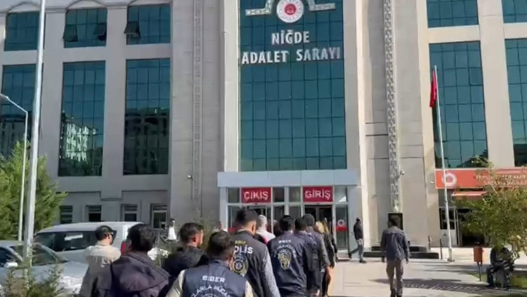 1 milyarlık yasa dışı bahis vurgununa operasyon: 5 şüpheli cezaevinde 2 1 milyarlık yasa dışı bahis vurgununa operasyon: 5 şüpheli cezaevinde