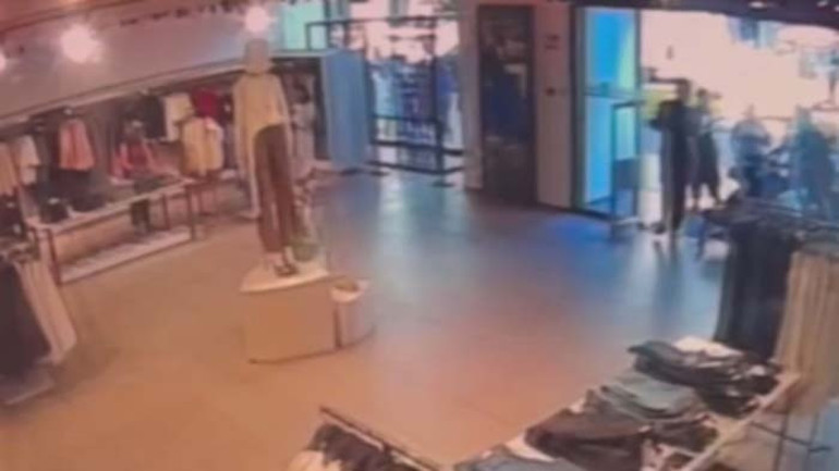 47 bin liralık ürünleri aldı, ücretini ödemeden çıktı: Arkadaşımı bekliyordum dedi, serbest bırakıldı