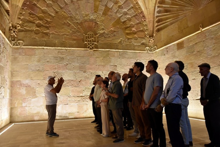 798 yıllık UNESCO mirası Divriği Ulu Caminin gönüllü elçisi oldu: Ziyaretçiler boş taşa bakmasın