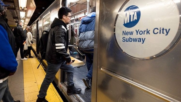 ABD’de metroda dehşet anları… Çantası kapıya sıkıştı, feci şekilde can verdi