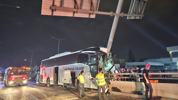 Adana’da yolcu otobüsü kazasında 11 yaralı