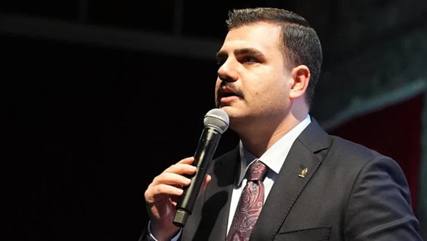 AK Partili İnan’dan Özgür Özel’e sert tepki: Sen asil duruşlardan anlamazsın