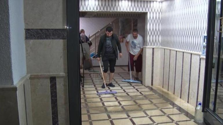 Ankara'da gece saatlerinde şiddetli yağmur! Binaları su bastı 3 Ankara'da gece saatlerinde şiddetli yağmur! Binaları su bastı