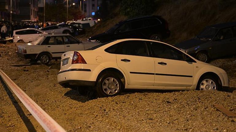 Ankara'da sel nedeniyle yol çöktü! Çok sayıda araç hasar gördü 3 Ankara'da sel nedeniyle yol çöktü! Çok sayıda araç hasar gördü