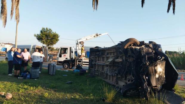 Antalya’da üç aracın karıştığı zincirleme kaza: 17 yaralı