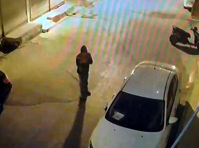Araçlarına peş peşe ateş açıldı: Evimizde yatmaya korkar hale geldik