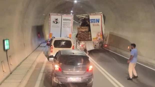 Artvin’de tünel içinde zincirleme kaza: 1 ölü, 2 yaralı